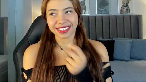 Emma online show from February 16, 8:30 pm