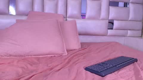 Emma online show from October 15, 3:09 am