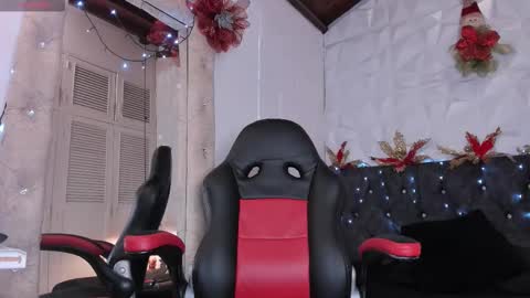 emma_dl2 online show from December 15, 5:29 pm