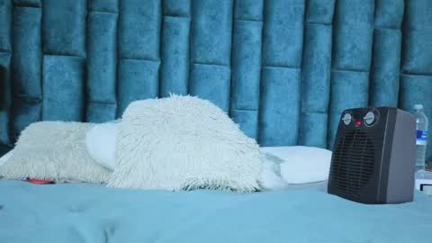 Emma online show from April 7, 9:06 pm