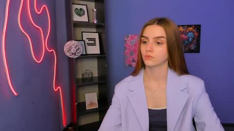 Emma online show from April 17, 2:08 pm