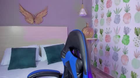 E M M A online show from March 18, 2:27 am