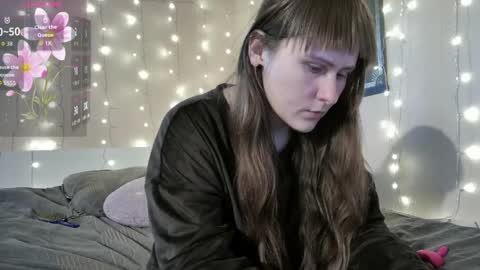 emma_just online show from April 14, 8:36 am