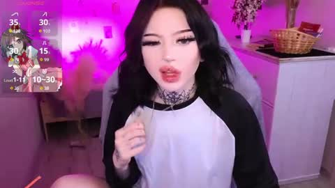 emma_kirks online show from June 11, 12:35 pm