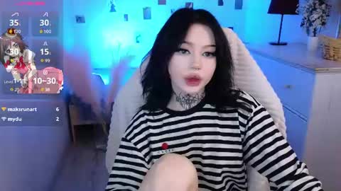 emma_kirks online show from June 12, 12:46 pm