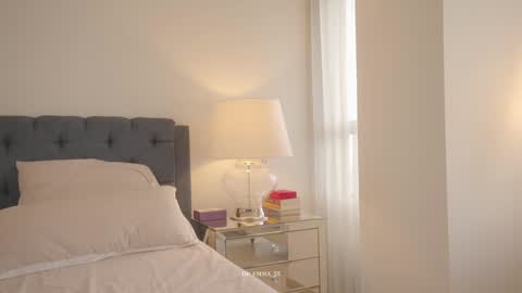 Snapshot of emma_lu1 chatting on September 21, 7:56 pm emma_lu1 online show from September 21, 7:56 pm