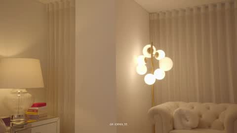 Snapshot of emma_lu1 chatting on October 18, 10:33 pm emma_lu1 online show from October 18, 10:33 pm