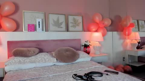 Snapshot of emma_mb chatting on October 21, 5:11 am  Emma  online show from October 21, 5:11 am