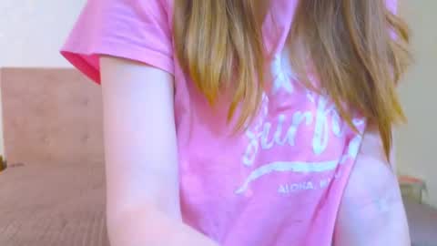 Snapshot of emma_stardust_ chatting on December 7, 5:04 am Emma-milky-tits online show from December 7, 5:04 am