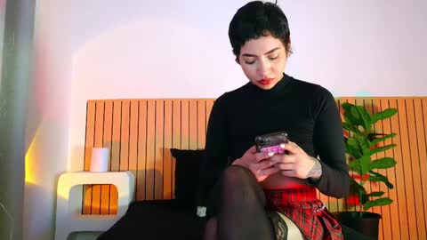 Emma web online show from June 4, 7:07 pm