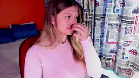 Snapshot of emmaa_hostt chatting on October 24, 8:49 pm Ema .l. online show from October 24, 8:49 pm