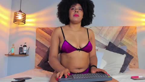 Snapshot of emmabrantt chatting on February 7, 11:45 pm Emma Brant online show from February 7, 11:45 pm