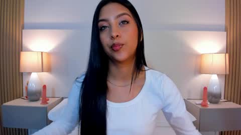 emmaespencer  online show from April 10, 11:27 am