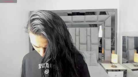 EMMA HILL online show from March 21, 11:15 am