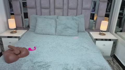 EMMA HILL online show from April 4, 12:15 pm