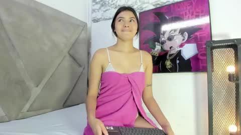 emmaholliss online show from August 8, 1:08 pm