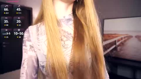 Snapshot of emmalaflame chatting on October 8, 8:24 pm Emma day  Wendy night online show from October 8, 8:24 pm