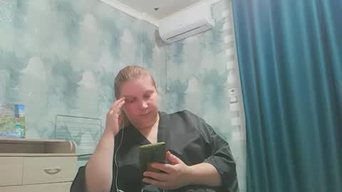 Snapshot of emmamelody944534 chatting on October 21, 6:23 pm emmamelody online show from October 21, 6:23 pm