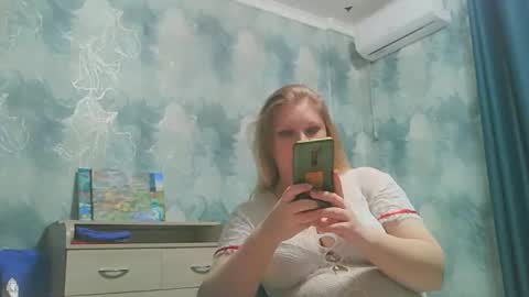 Snapshot of emmamelody944534 chatting on October 22, 11:43 pm emmamelody online show from October 22, 11:43 pm