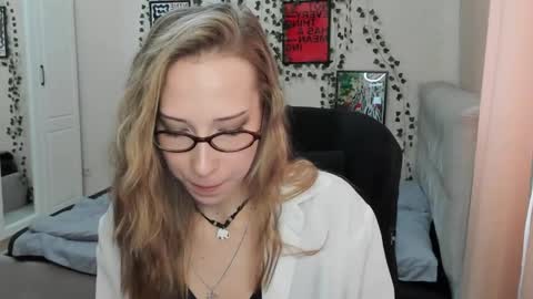 Emma online show from April 3, 1:42 pm