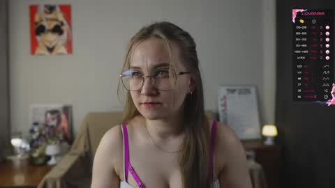 Mia online show from March 31, 7:14 pm