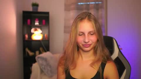 Snapshot of emmie_murray chatting on October 15, 1:14 pm Emmie online show from October 15, 1:14 pm