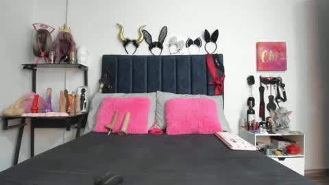          online show from October 6, 12:22 pm