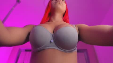 Snapshot of emmily_savage chatting on October 20, 11:46 am online show from October 20, 11:46 am