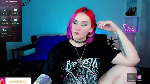 Snapshot of emmybrightj_ chatting on January 23, 11:05 pm Emmy Bright     50  online show from January 23, 11:05 pm