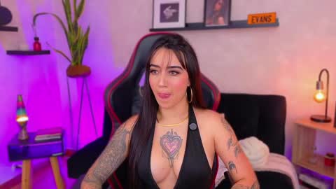 Emmy Evans  online show from February 4, 7:50 pm