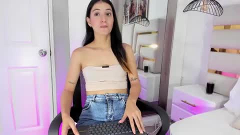 EMY FERRER online show from July 2, 3:45 am