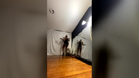 enaioandonly online show from April 29, 6:27 am