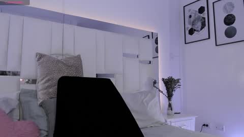 Enchanttress online show from January 10, 3:29 am