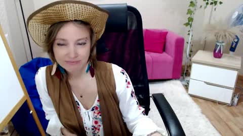 englishgirll online show from April 19, 6:10 pm