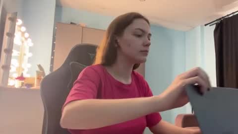 Lily online show from March 3, 8:31 am