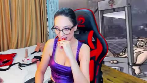 erikalorren online show from December 13, 11:39 pm