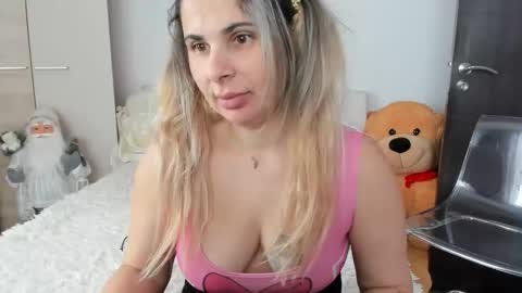 eroticsensualkitty4u online show from February 4, 9:12 am