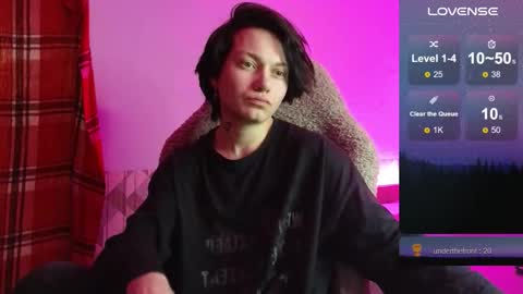 esajukyy online show from December 5, 1:45 pm