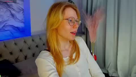 Esme Runn online show from June 11, 3:03 am