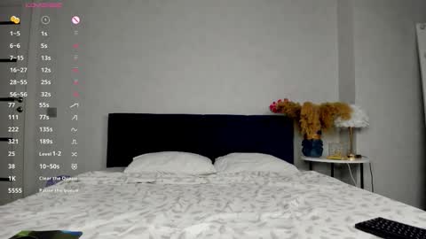 Snapshot of esme_runn chatting on October 23, 3:12 am Esme Runn online show from October 23, 3:12 am