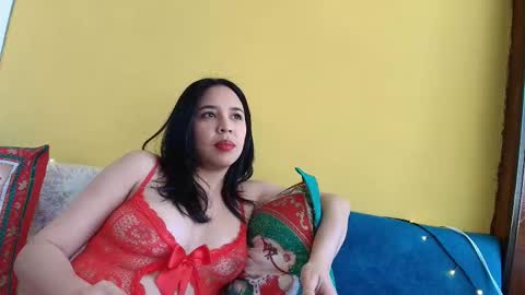 Esmeralda  online show from December 15, 2:55 pm