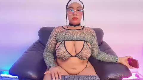 esmeralda online show from November 14, 9:09 am