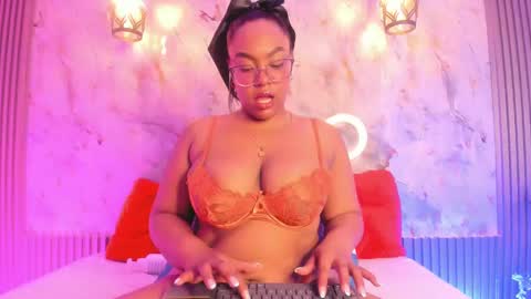 esmeralda online show from February 28, 9:15 am