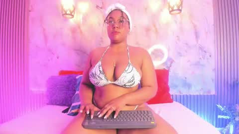 esmeralda online show from March 5, 9:38 am