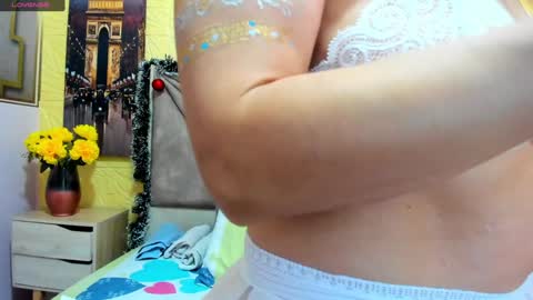 Esmeralda .INDEPENDENT MODEL online Monday to Saturday 3 pm Chicago online show from January 6, 8:39 pm