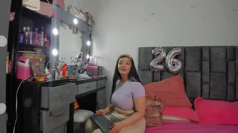 Perla online show from March 26, 8:10 pm