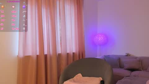 Esmi online show from September 18, 4:05 pm