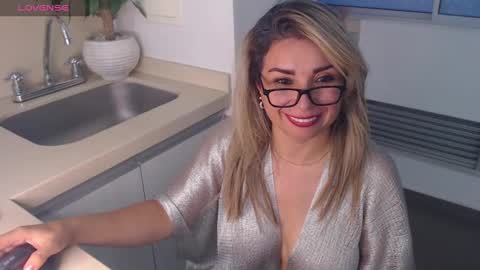 Juliana online show from January 5, 10:50 pm