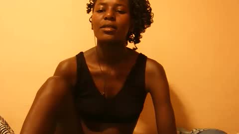 Snapshot of essie_n chatting on October 20, 11:19 pm Eddah online show from October 20, 11:19 pm