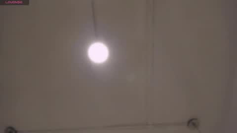 estefany online show from December 3, 2:47 am